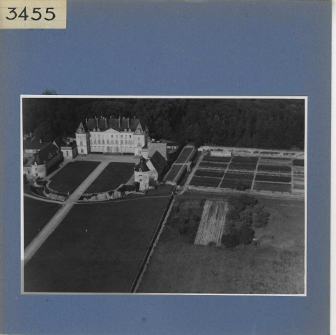 Mazé : Château de Montgeoffroy (vue aérienne)