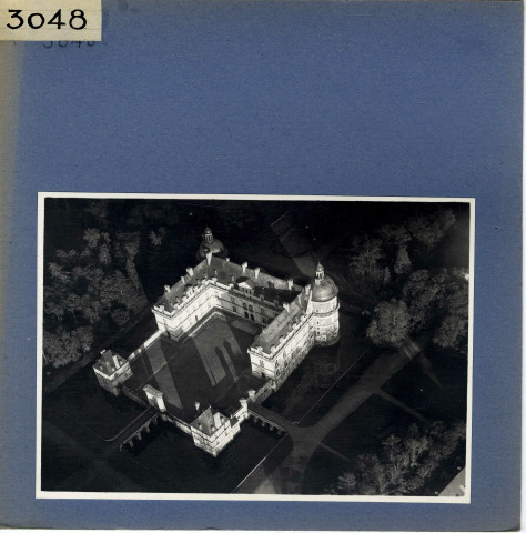 Saint-Georges-sur-Loire : Château de Serrant, vue aérienne