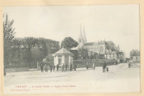 Cholet. Le jardin public et l'église Notre-Dame