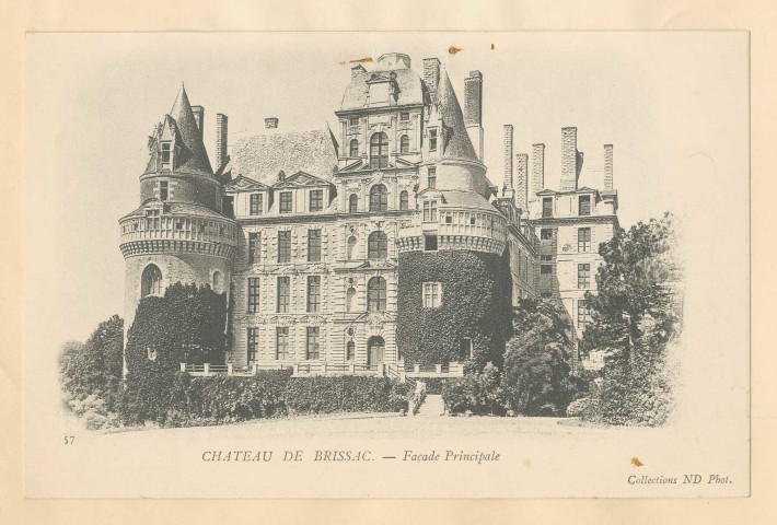 57. Le Château de Brissac. Façade principale