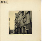 Angers : quartier de la Cité, rue saint-Aignan vers le château