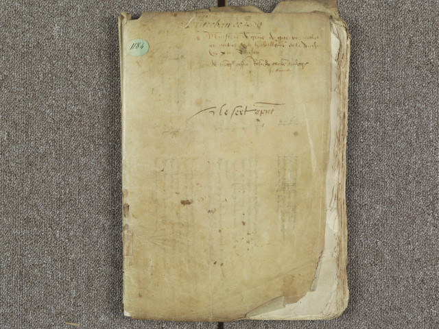 "Ce sont les noms de gens nobles du ressort d'Angiers, c'est assavoir ceulx d'Oultre Mainne et d'entre Sarte et Maigne, qui se sont comparuz aux monstres au Lyon d'Angiers, le sabmedi XVe jour de decembre, l'an mil CCCC soixante dix."