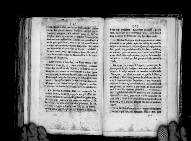 Le presbytère d'Angers, le siége épiscopal abandonné, au clergé et aux fidèles