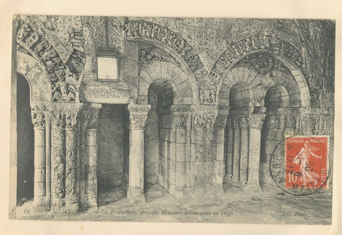 19. Angers. La Préfecture, arcades romanes découvertes en 1836