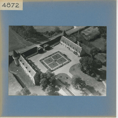 Seiches-sur-le-Loir : Château du Verger (vue aérienne)