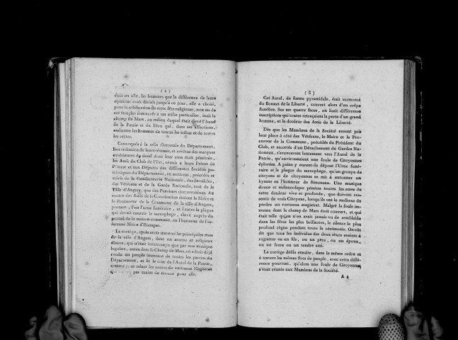 Procès-verbal de la cérémonie funèbre qui a été célébrée à Angers, en l'honneur de Jacques-Guillaume Simoneau, maire d'Etampes, mort pour le maintien des lois, le 10 avril 1792, par Louis-Marie Réveillière Lépeaux