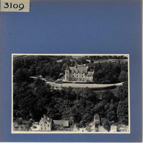 Chênehutte-les-Tuffeaux : Château du Prieuré, vue aérienne