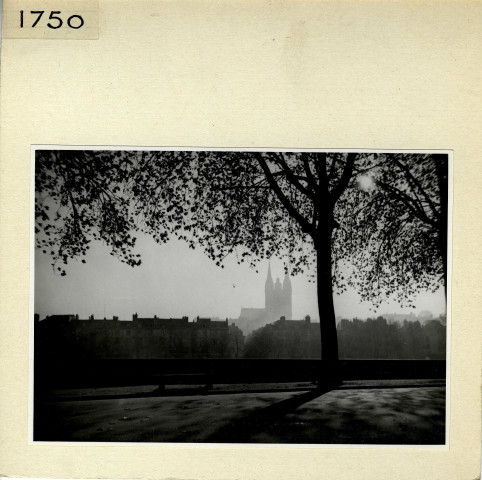 Angers : Vue d'ensemble de la cathédrale