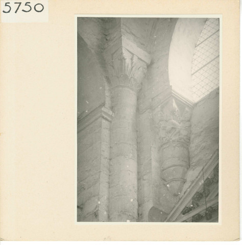 Angers : Chapelle et chapiteaux