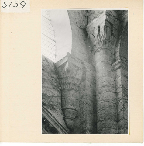 Angers : Chapelle et chapiteaux