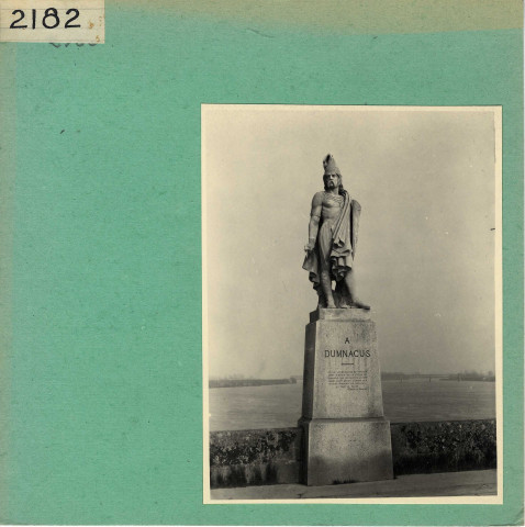 Les Ponts-de-Cé : Statue Dumnacus