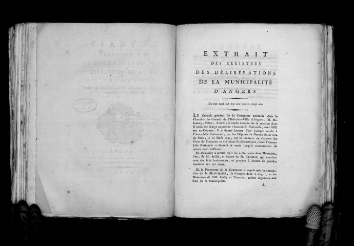 Extrait des registres des délibérations de la municipalité d'Angers, contenant les instructions relatives à la vente des biens domaniaux et ecclésiastiques