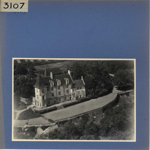 Chênehutte-les-Tuffeaux : Château du Prieuré, vue aérienne