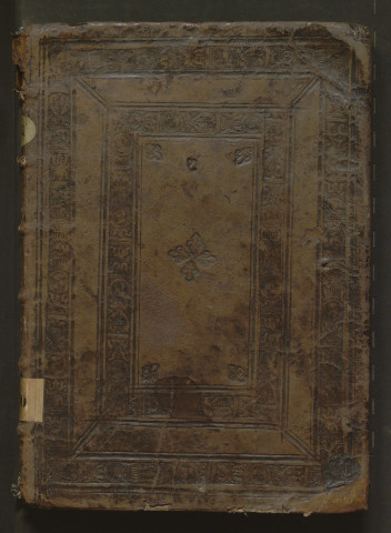 « Inventoire des chartes et panchartes, fondations, legs, dons, confirmations, privilèges, acquests, conquests, procès, sentences et autres enseignemens des rentes et revenuz du prieuré de Pruniers et de Séchillon, joinct, uny et annexé audict Pruniers, membres deppendans du monstier et abbaye monsieur Sainct Aulbin d'Angiers, estans au lieu des arches et armaires de ladite abbaye, faict à la requeste de venerable et discret religieux René le Lièvre, prieur dudit lieu de Pruniers, par frere Jehan Buignon, chantre dudit monastere, et parachevé le premier jour de avril l'an mil cinq cens trente neuf. »