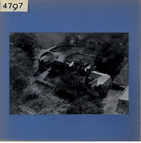 Saint-Barthélémy-d'Anjou : Château de la Marmitière (vue aérienne)