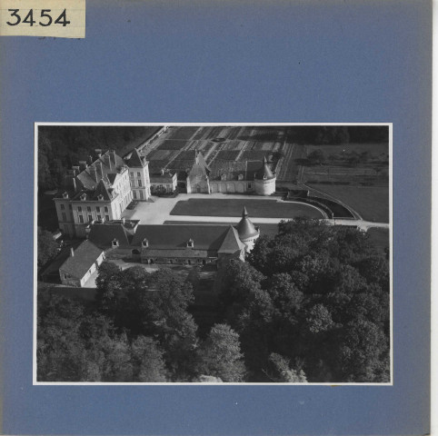 Mazé : Château de Montgeoffroy (vue aérienne)