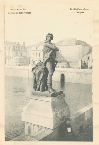 50. Angers. Statue de Beaurepaire