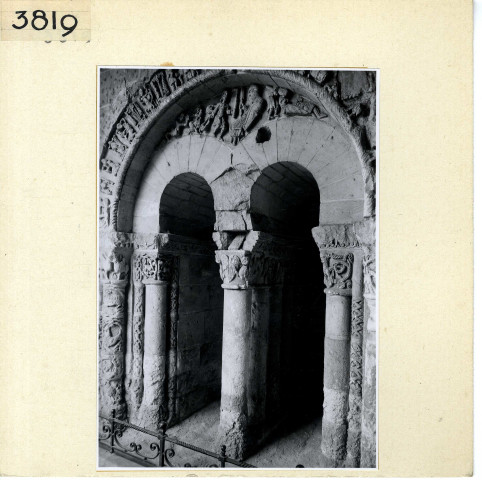 Angers : Détails des arcades romanes