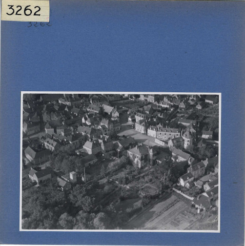 Denée : Le bourg, vue aérienne