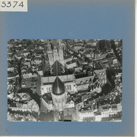 Angers : Cathédrale Saint-Maurice, vue aérienne