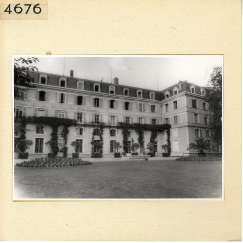 Angers : Préfecture, façade jardin