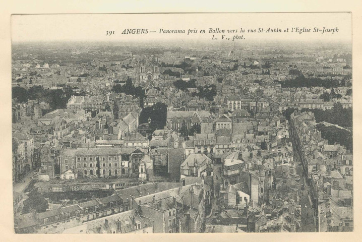 391. Angers. Panorama pris en ballon vers la rue St-Aubin et l'Eglise St-Joseph