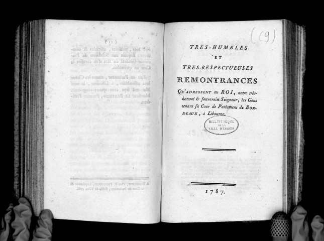Très-humbles et très-respectueuses remontrances qu'adressent au roi les gens tenant sa cour de Parlement de Bordeaux à Libourne