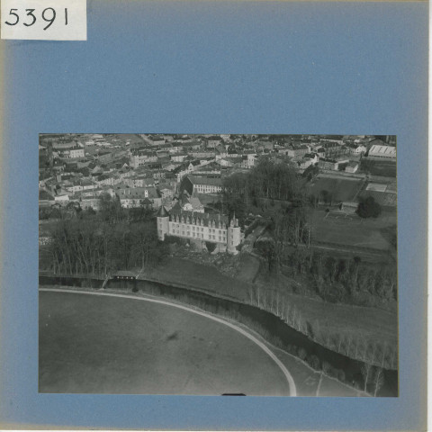 Beaupréau : Le château, vue aérienne