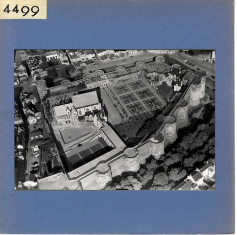 Angers : Château (vue aérienne)