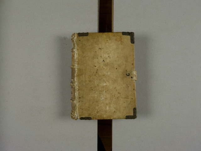 « Incipit vita sancti ac beatissimi patris Benedicti, cujus transitus celebratur festivitas XII kal. aprilis (titre en capitales de couleur, mêlées d'onciales). Fuit vir vitae venerabilis... » Livre II des Dialogues de S. Grégoire