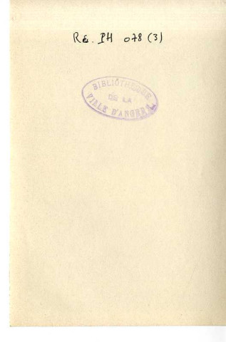 Cour du 32 rue des Carmes à Angers : vestiges d'une fenêtre ou porte romane