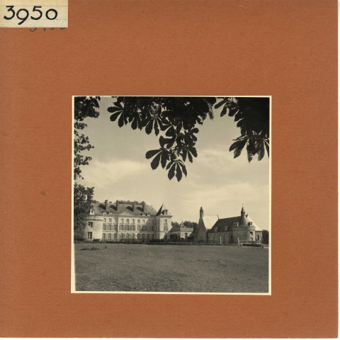 Mazé : Château de Montgeoffroy (vues extérieures au sol)