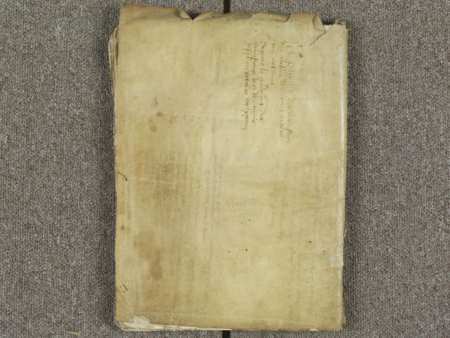 "Ce sont les noms de gens nobles du ressort d'Angiers, c'est assavoir ceulx d'Oultre Mainne et d'entre Sarte et Maigne, qui se sont comparuz aux monstres au Lyon d'Angiers, le sabmedi XVe jour de decembre, l'an mil CCCC soixante dix."