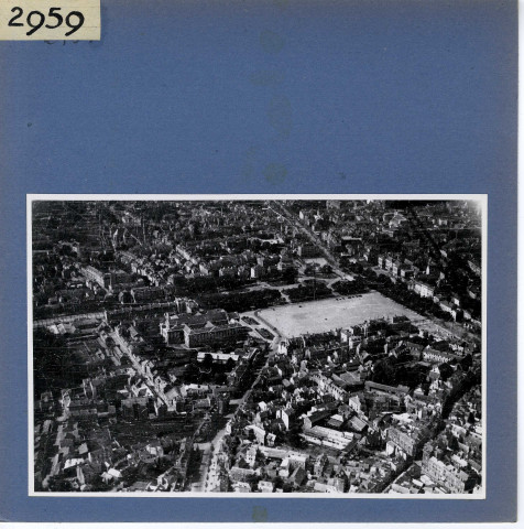 Angers : Vue aérienne du palais de justice et de la place du Champ-de-Mars