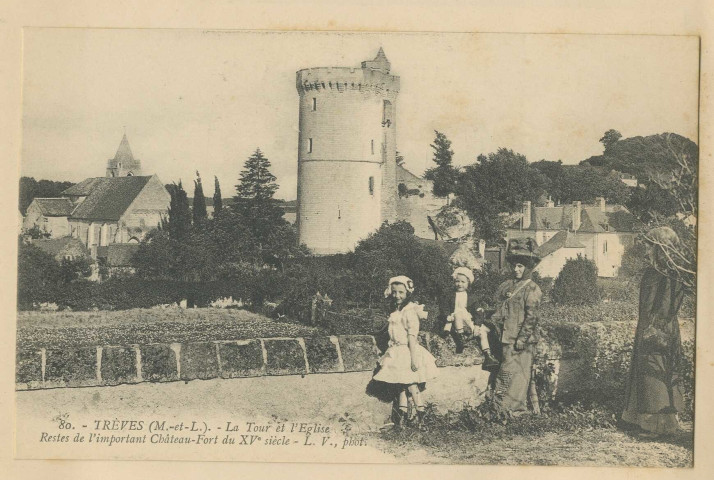 80. Tour de Trèves (M-et-L) La Tour et l'église. Restes de l'important château-fort du XVe siècle