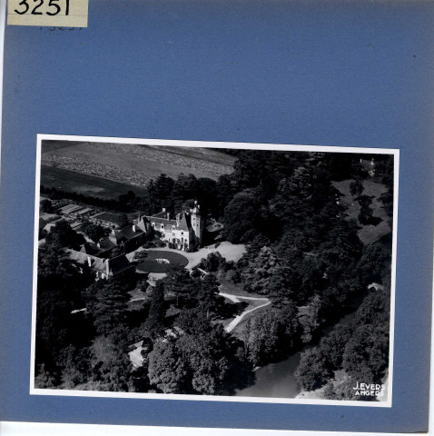 Savennières : Château de Varennes, vue aérienne