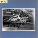 Angers : usine des Verreries mécaniques de l'Anjou, situées à Eventard, avec la voie de chemin de fer de raccord vers la gare Saint-Serge (vue aérienne)