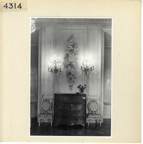 Angers : Panneau sculpté, salon du préfet (Préfecture)