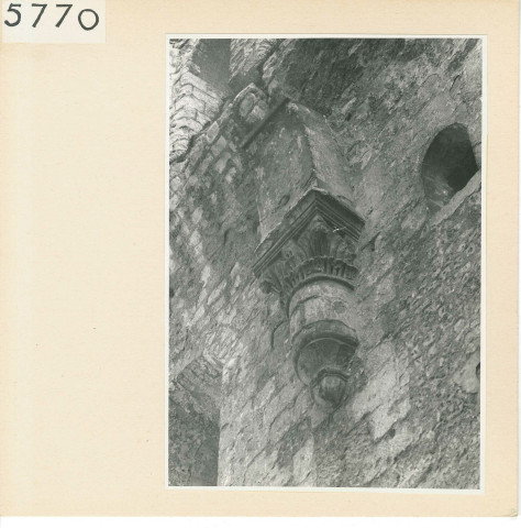 Angers : Chapelle et chapiteaux