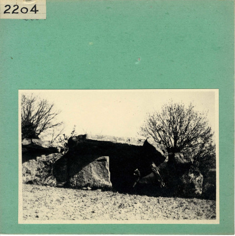Gennes : Dolmen de la Pagerie