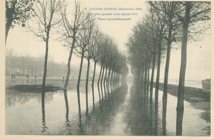 6. Angers inondé (Décembre 1910). La plus grande crue depuis 1711. Place Larochefoucault