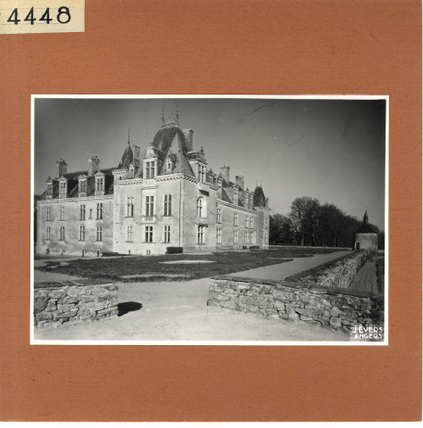 Chambellay : Château du Bois-Montboucher, extérieur et douves