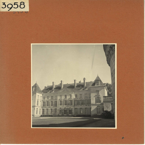 Mazé : Château de Montgeoffroy (vues extérieures au sol)