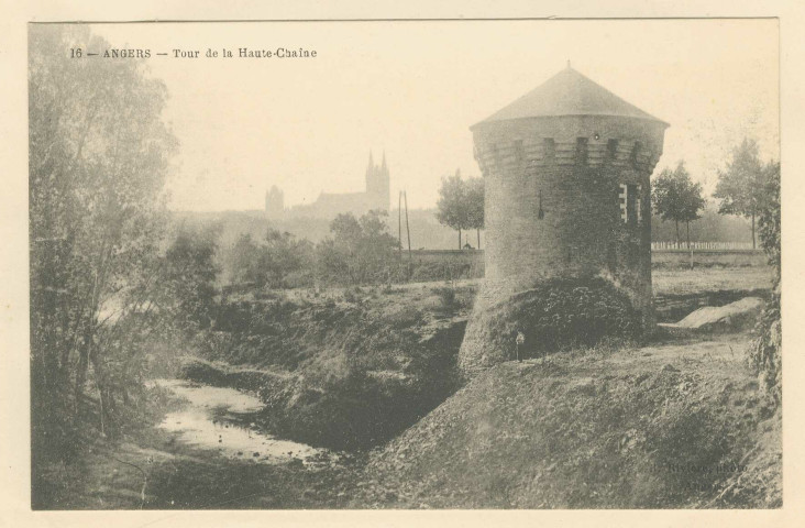 16. Angers. Tour de la Haute-Chaîne