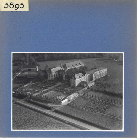 Les Ponts-de-Cé : Institut Saint-Joseph, vue aérienne