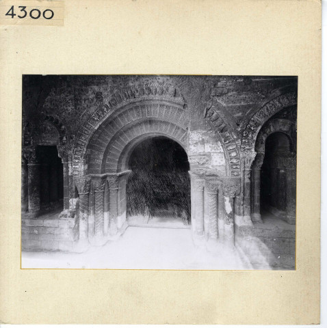 Angers : Arcades en cours de travaux du cloître (Préfecture)