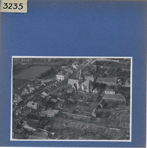 Les Ponts-de-Cé : Eglise Saint-Aubin, vue aérienne