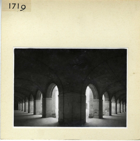 Angers : Cloître du Ronceray (Ecole des arts et métiers)