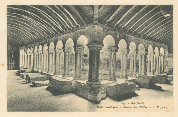 277. Angers. Musée Saint-Jean. Arcades des cloîtres