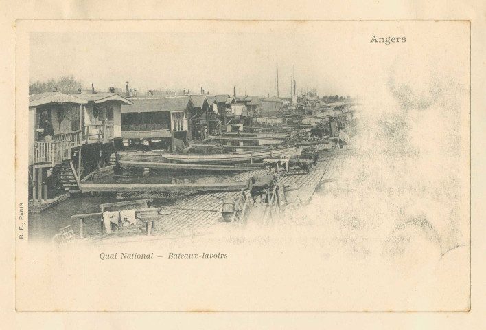Angers. Quai national. Bateaux lavoirs